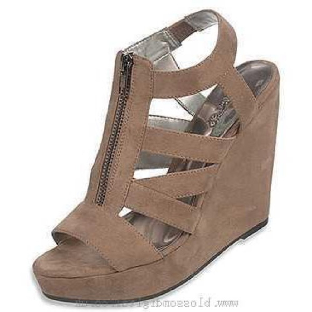Carlos Santana Taupe Kaila Wedge